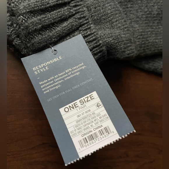 New! Universal Thread Mittens - Picture 2 of 3